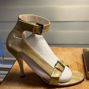 Sexy sandals size 7.5 or 37.5 EU Made in Italy